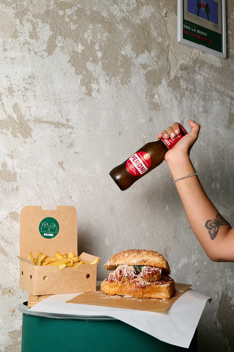 Menú complet Balordi: panino de mandonguilles, patates fregides i beguda